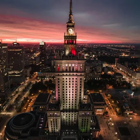 Top Class Metro Fast Wifi 100 Mbs 70'Tv Netflix Hbo Max Disney+ Appletv+ Warsaw Exterior photo
