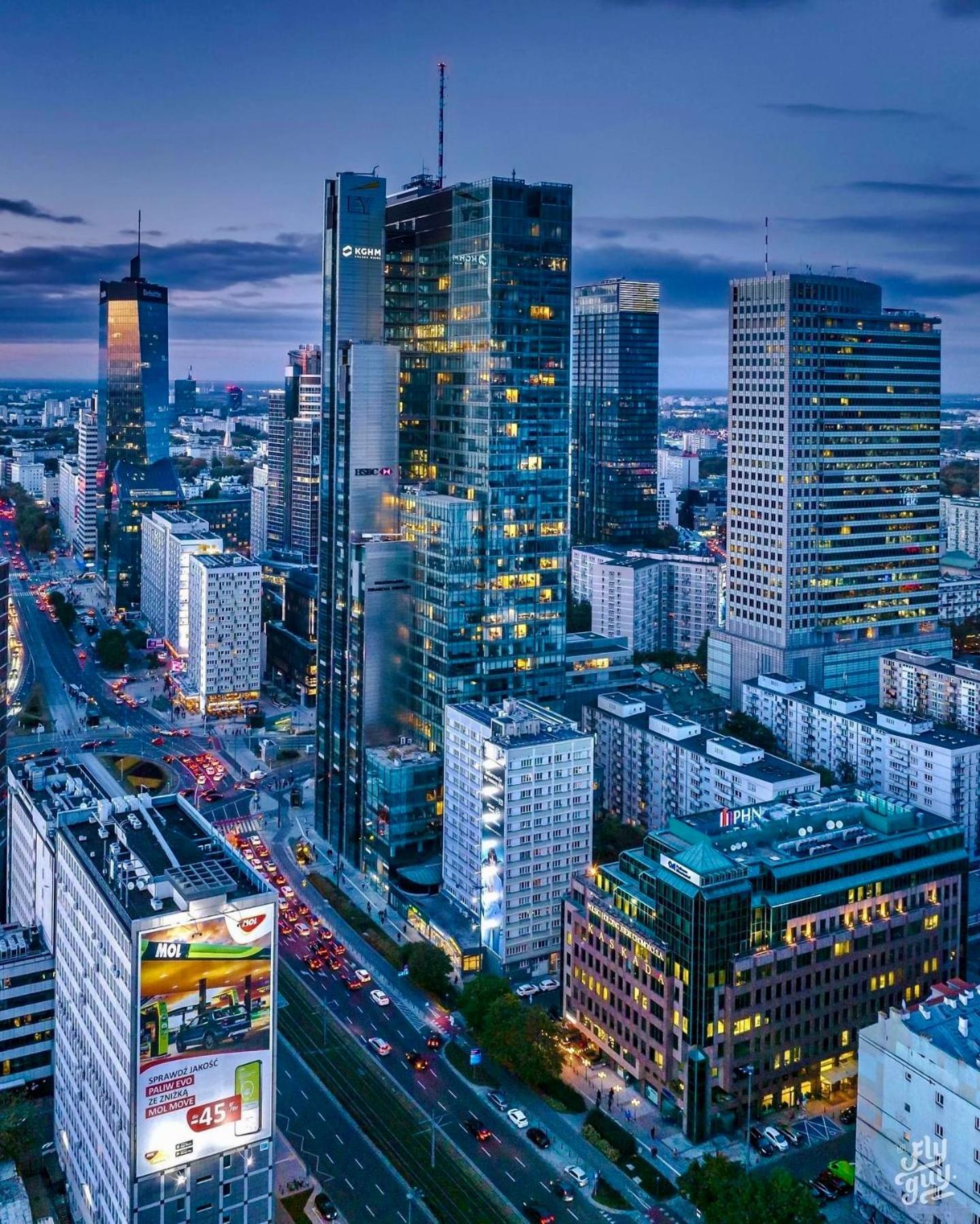 Class Metro Fast Wifi 100 Mbs 70'tv Netflix Hbo Max Disney+ Appletv+ Warsaw