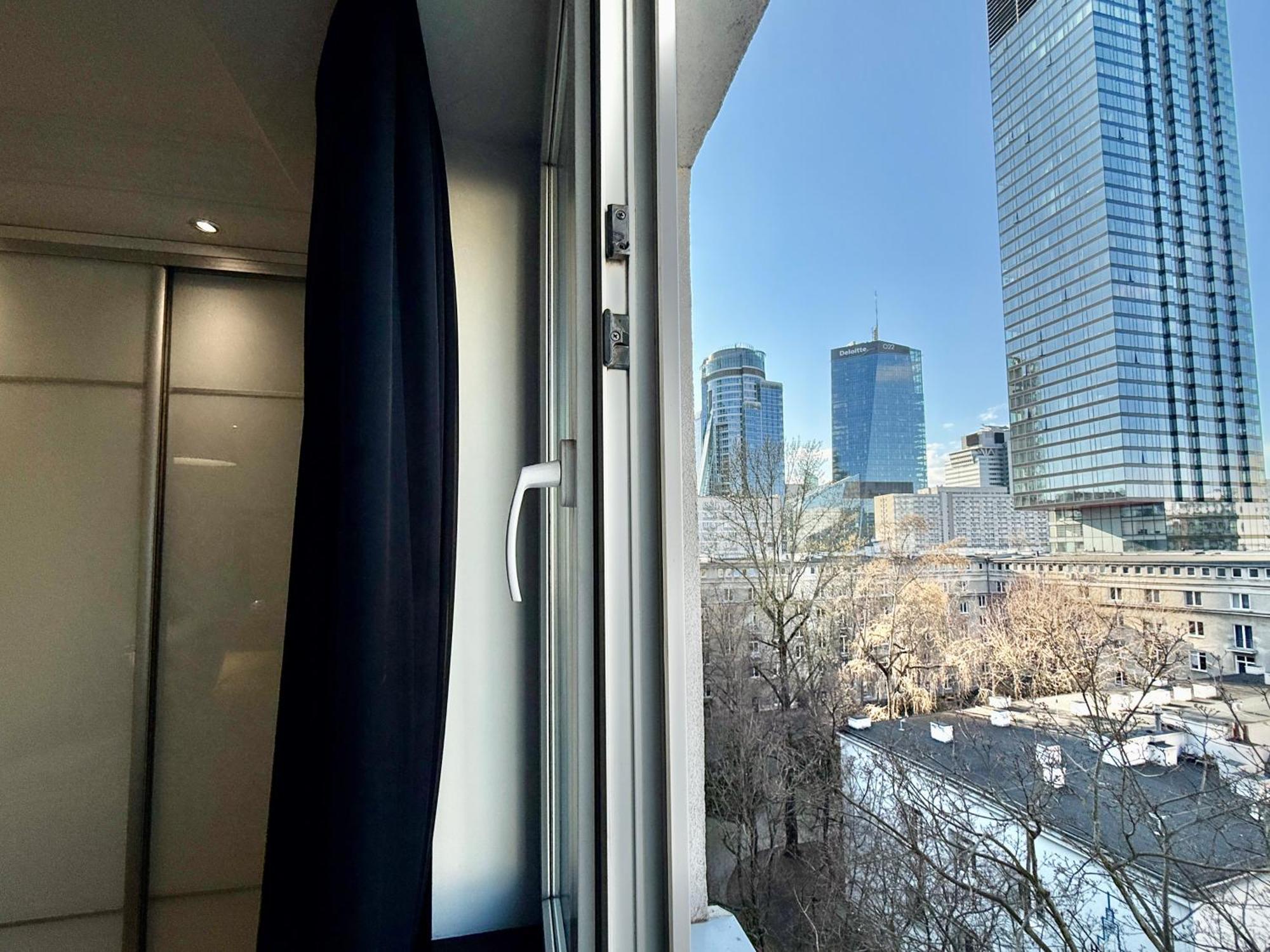 Apartment Class Metro Fast Wifi 100 Mbs 70'tv Netflix Hbo Max Disney+ Appletv+ Warsaw
