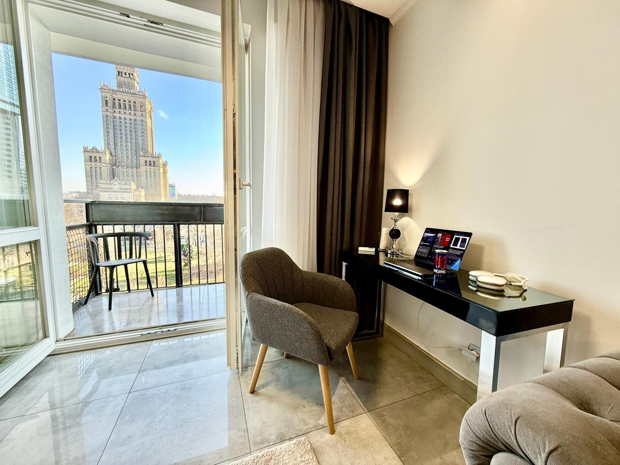 Apartment Class Metro Fast Wifi 100 Mbs 70'tv Netflix Hbo Max Disney+ Appletv+ Warsaw