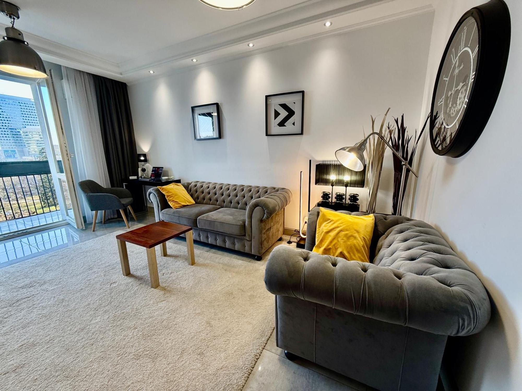 Class Metro Fast Wifi 100 Mbs 70'tv Netflix Hbo Max Disney+ Appletv+ Warsaw