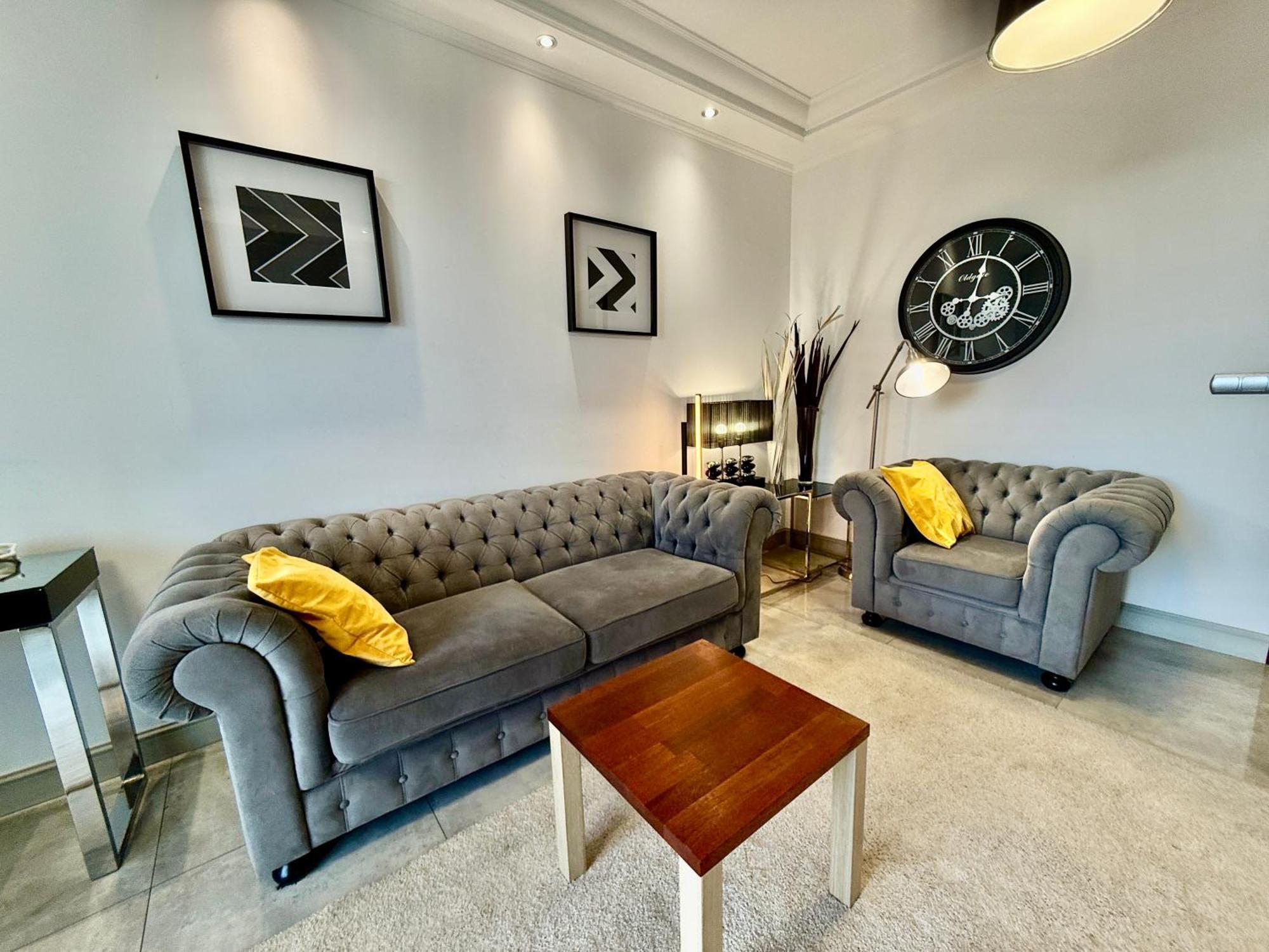 Apartment Class Metro Fast Wifi 100 Mbs 70'tv Netflix Hbo Max Disney+ Appletv+ Warsaw