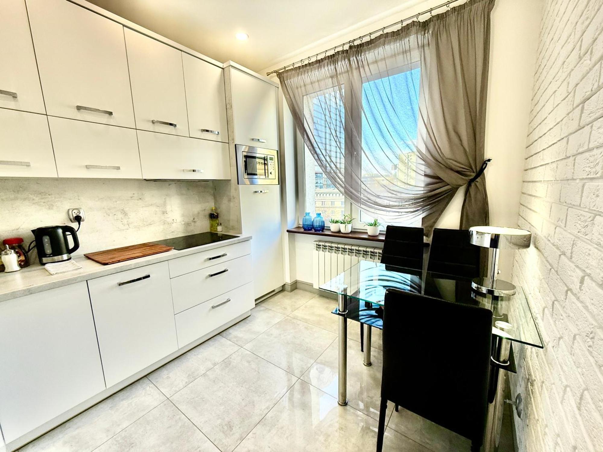 Apartment Class Metro Fast Wifi 100 Mbs 70'tv Netflix Hbo Max Disney+ Appletv+ Warsaw