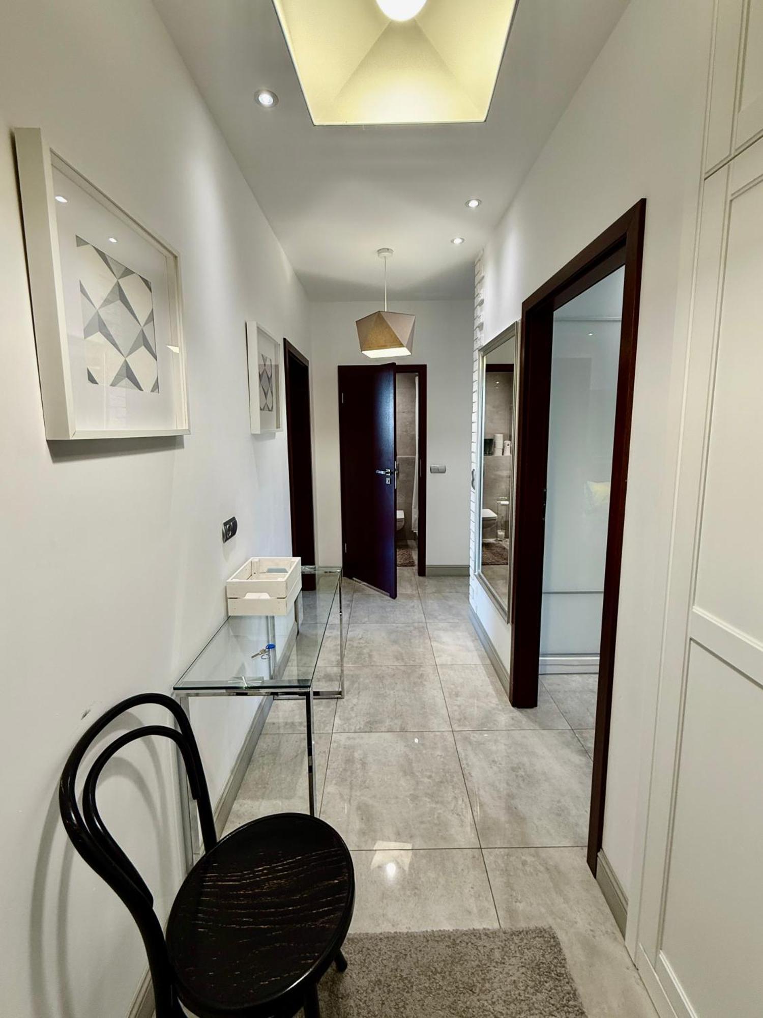 Class Metro Fast Wifi 100 Mbs 70'tv Netflix Hbo Max Disney+ Appletv+ * Warsaw