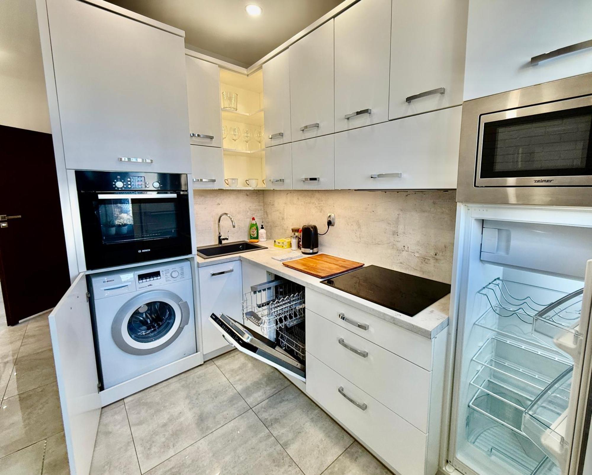 Apartment Class Metro Fast Wifi 100 Mbs 70'tv Netflix Hbo Max Disney+ Appletv+ Warsaw